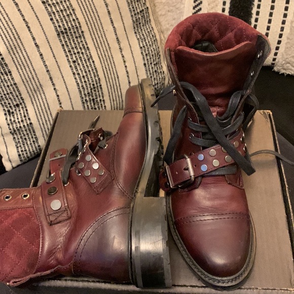 💕TRADE ONLY 4 MICHELLE💕
🥾Authentic Frye Samantha Stud Hiker🥾 - Picture 4 of 14